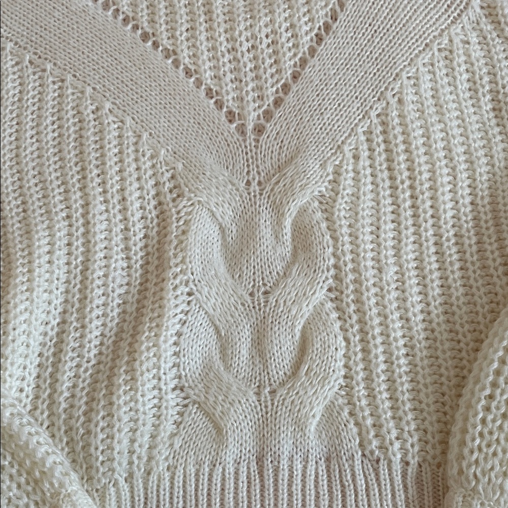 🤍🩰 H&M Cream Cable Knit Sweater Size M - Picture 7 of 7